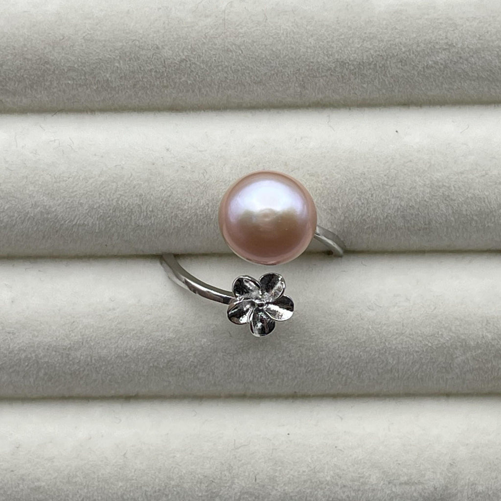 Flower Detail Pearl Ring