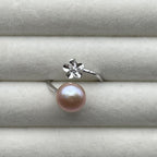 Flower Detail Pearl Ring