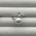 Flower Detail Pearl Ring