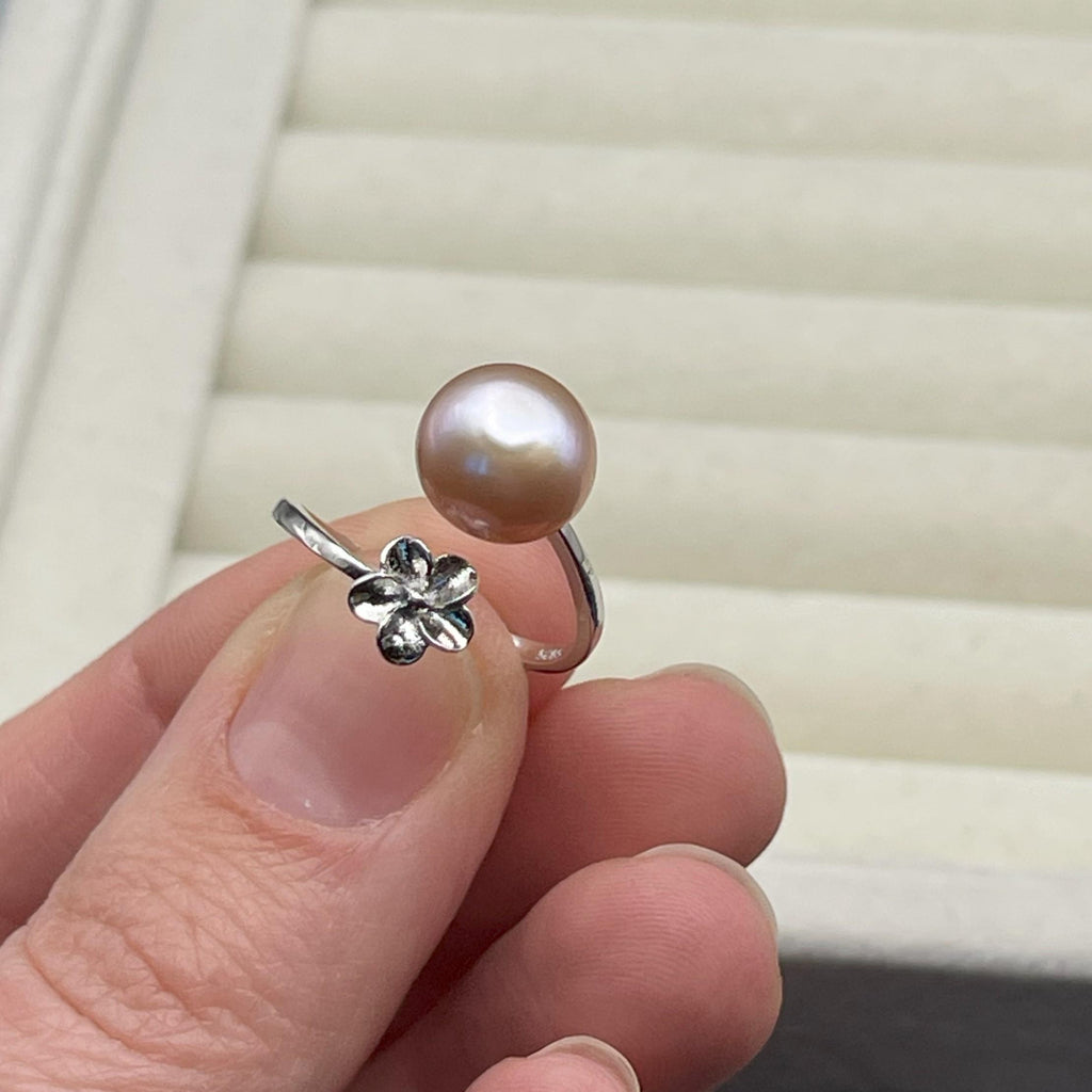 Flower Detail Pearl Ring