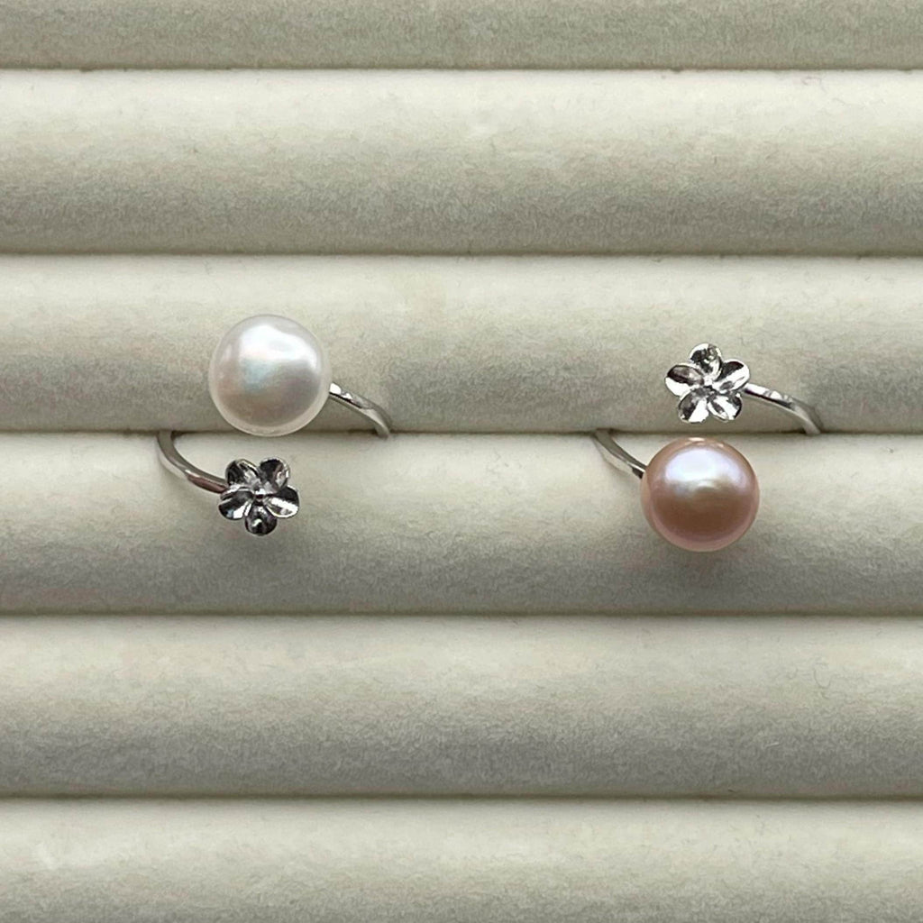 Flower Detail Pearl Ring