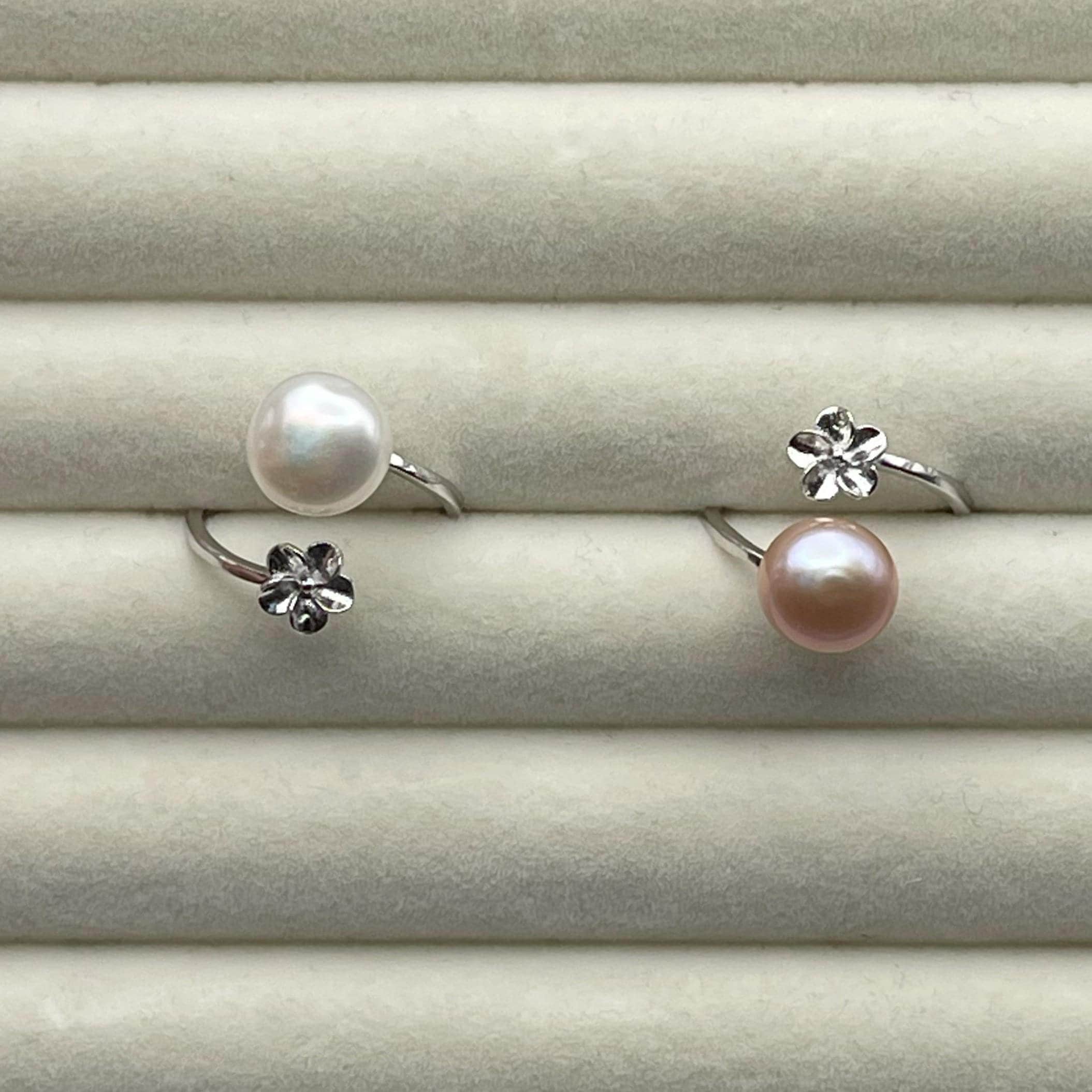 Flower Detail Pearl Ring