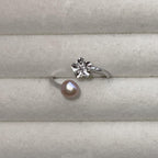 Small Flower Detail Pearl Ring