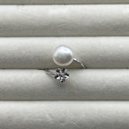 Flower Detail Pearl Ring