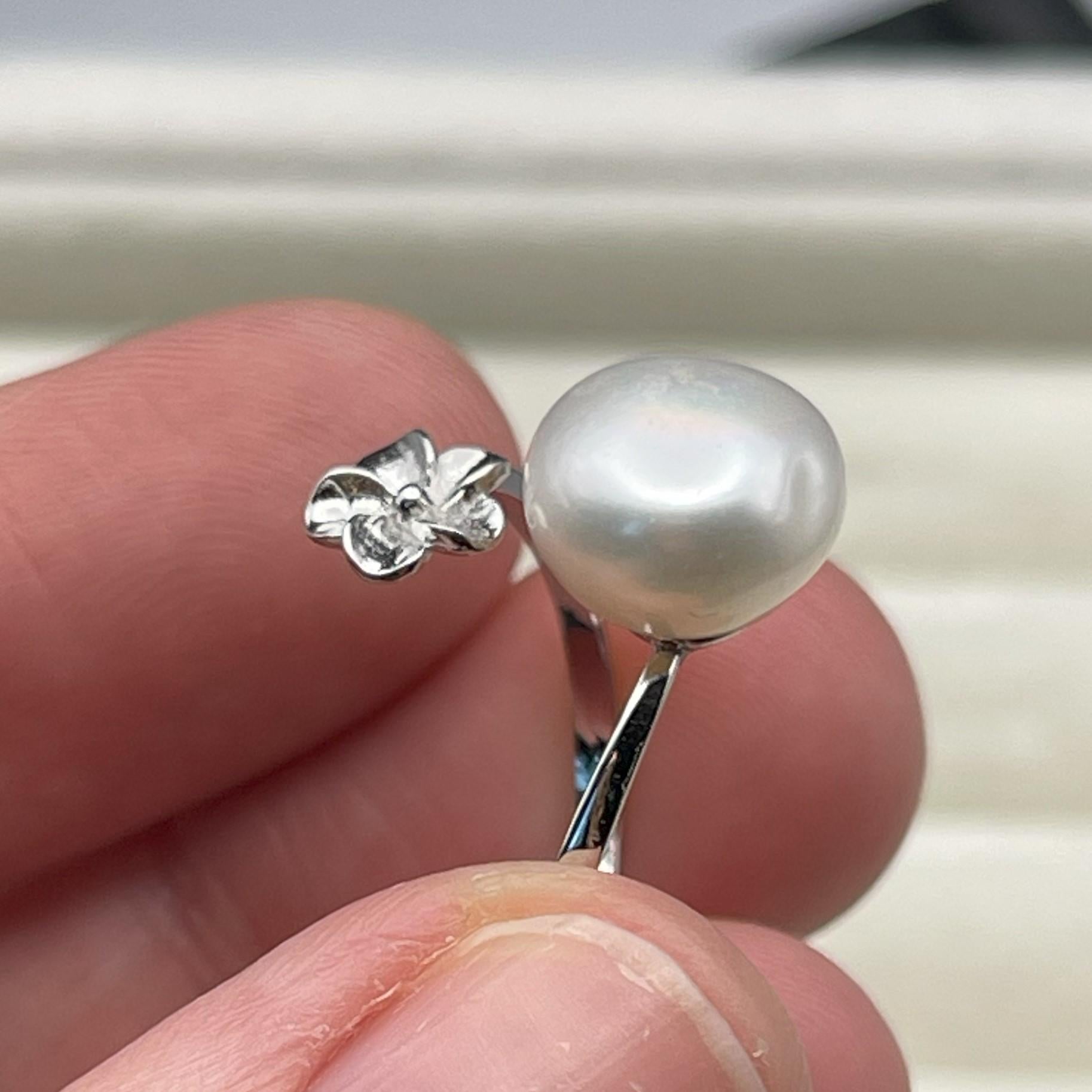 Flower Detail Pearl Ring