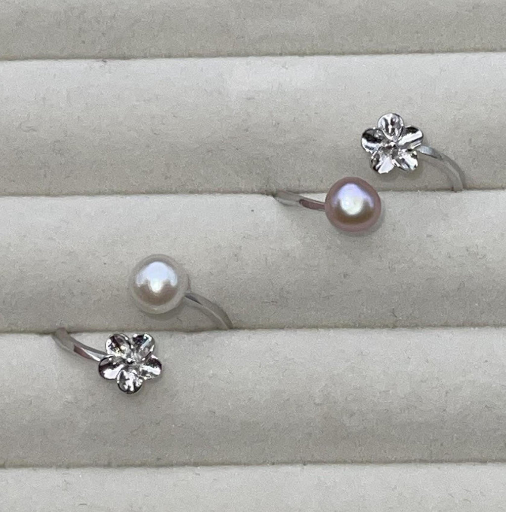 Small Flower Detail Pearl Ring